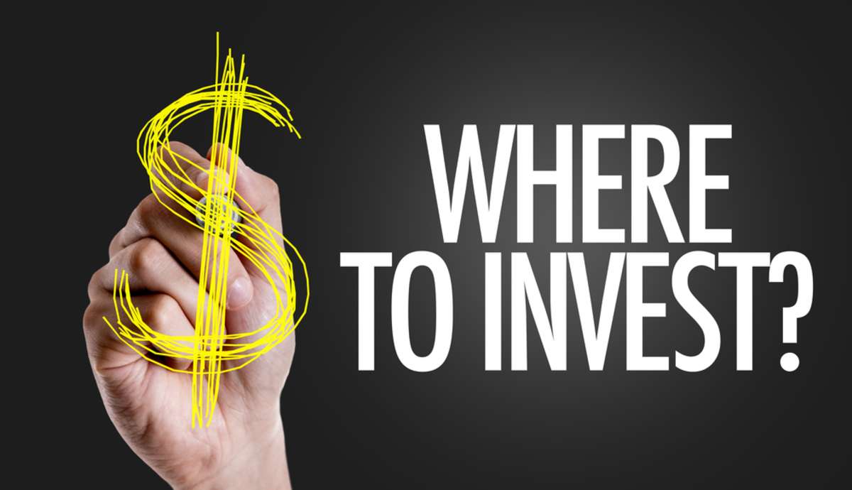 Hand writing the text Where to Invest