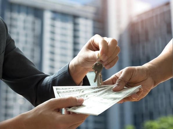 Virginia beach landlord exchanging keys for a security deposit