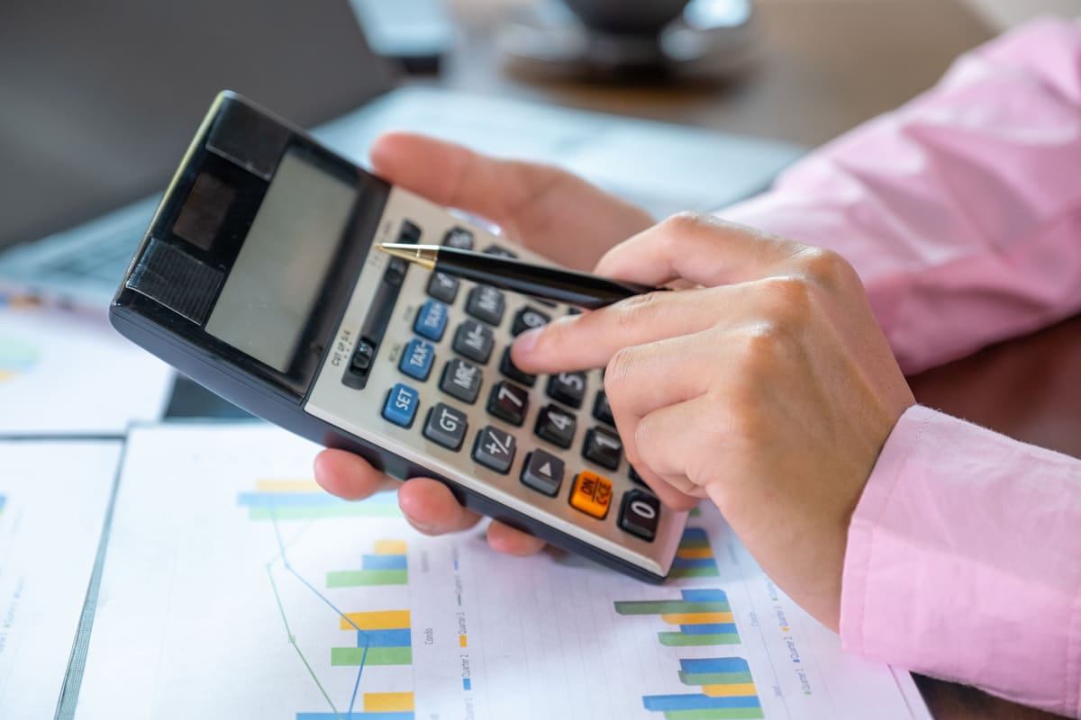 businessmen-bookkeeper-hand-use-calculator-and-lap-2026-01-08-00-22-39-utc (1)
